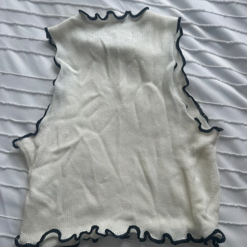 Urban Ruffled Top - Picture 2 of 2